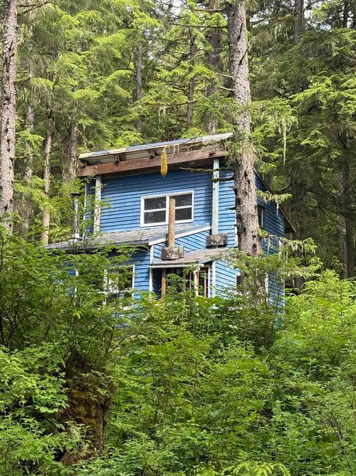 1095 Fritz Cove Rd, Juneau, AK, 99801-6810 | Card Image