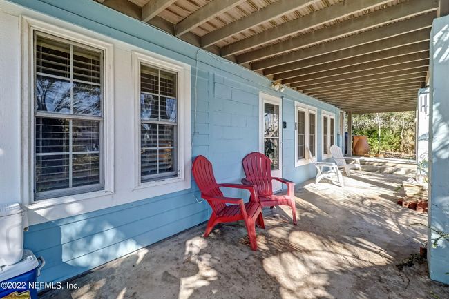 Unit B's large porch area | Image 18