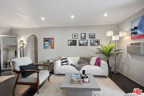 apt-205-625 N Flores St, West Hollywood, CA, 90048-2143 | Card Image