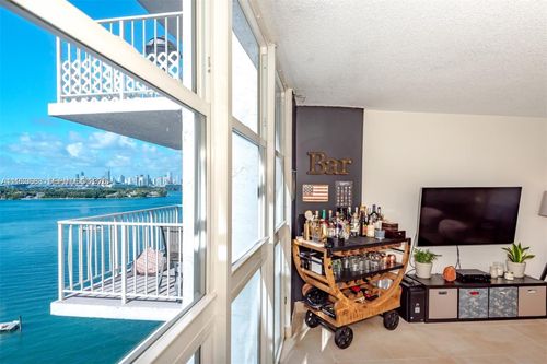 apt-1014-1228 West Ave, Miami Beach, FL, 33139-4375 | Card Image