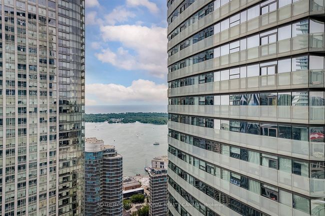 4706 - 14 York St, Condo with 2 bedrooms, 1 bathrooms and null parking in Toronto ON | Image 16