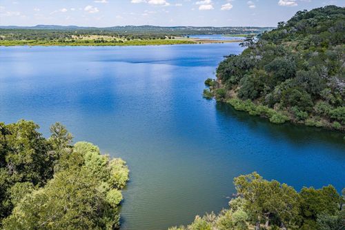 106 Center Cove Ii Loop, Spicewood, TX, 78669-3109 | Card Image