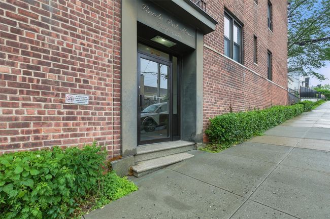 Entrance to property. | Image 16