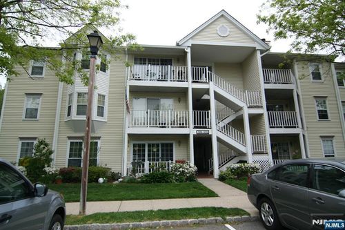 335 Linden St, Mahwah, NJ, 07430-2067 | Card Image