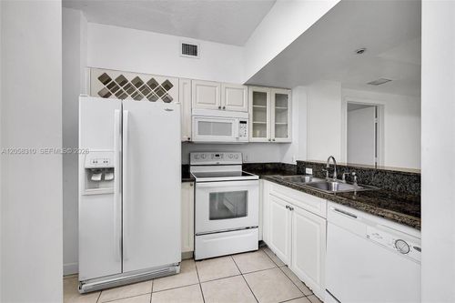 1010-1 Glen Royal Pkwy, Miami, FL, 33125-5287 | Card Image