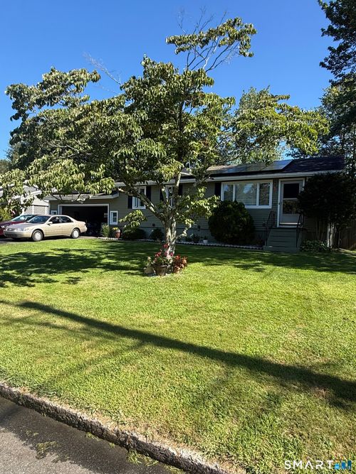 17 Woodhill Ln, West Haven, CT, 06516-4853 | Card Image