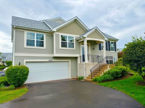 1678 Windward Dr, Pingree Grove, IL, 60140-2060 | Card Image