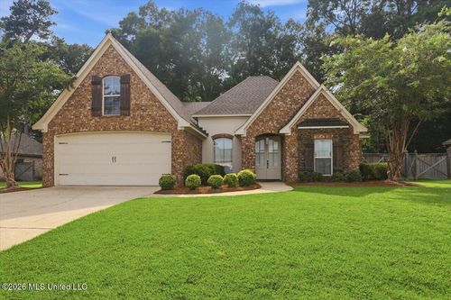 122 Belle Oak Dr, Brandon, MS, 39042-8253 | Card Image