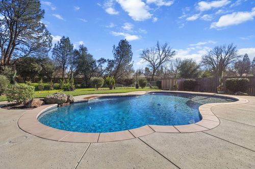 6323 Oxbow St, Redding, CA, 96001-5067 | Card Image