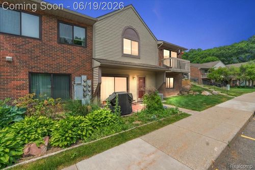 399 Spring Brooke Dr, Brighton, MI, 48116-2909 | Card Image