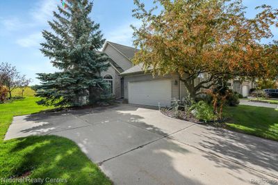 8 - 32601 Gateway Drive, Condo with 2 bedrooms, 2 bathrooms and null parking in Romulus MI | Image 1