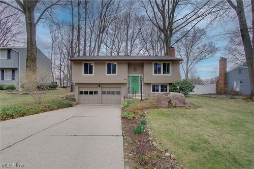 95 Oakhurst Dr, Munroe Falls, OH, 44262-1123 | Card Image