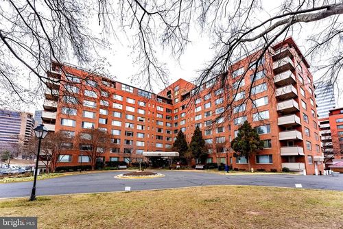 828-1111 Arlington Blvd, ARLINGTON, VA, 22209-3222 | Card Image