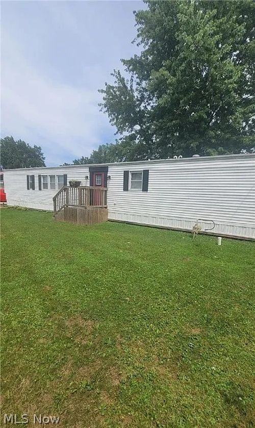 18592 Edwards Rd, Doylestown, OH, 44230-9558 | Card Image