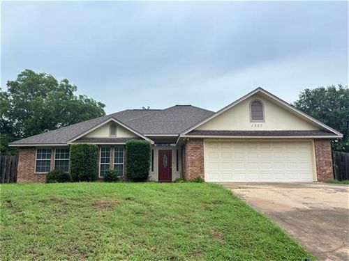 1207 Cedar Dr, Marble Falls, TX, 78654-7249 | Card Image