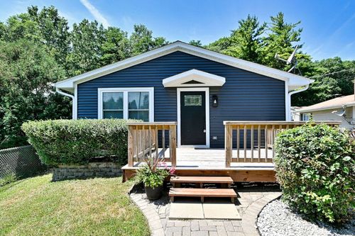 42 S Hickory Ave, Fox Lake, IL, 60020-1853 | Card Image