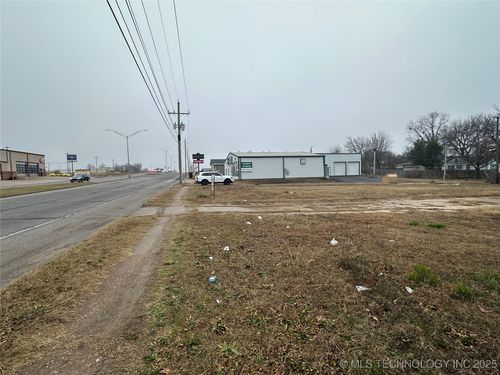 820 Wood Dr, Okmulgee, OK, 74447-6016 | Card Image