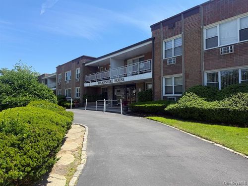 b17-601 Chestnut Street, Hempstead, NY, 11516 | Card Image