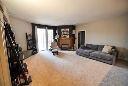 15295 Library Ln, New Berlin, WI, 53151-5294 | Card Image