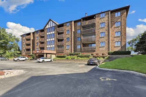 24b-10420 Circle Dr, Oak Lawn, IL, 60453-6404 | Card Image