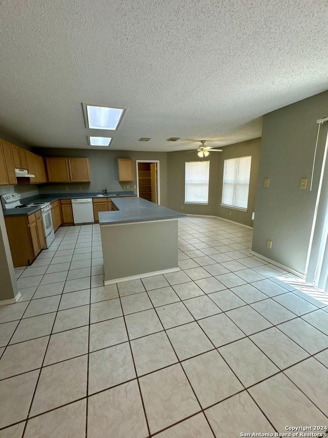 216 Newrock Crk, House other with 3 bedrooms, 3 bathrooms and null parking in Schertz TX | Image 11