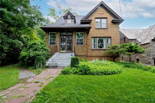 151 Edgehill Rd, Syracuse, NY, 13224-1611 | Card Image