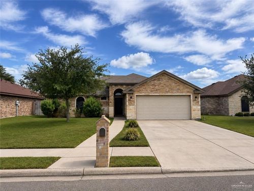 909 Montecruz St, Mission, TX, 78574-7781 | Card Image