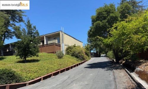 651 Moraga Rd, Moraga, CA, 94556-2273 | Card Image
