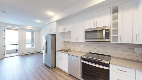 528-3932 University Ave Nw, Calgary, AB, T3B6P6 | Card Image