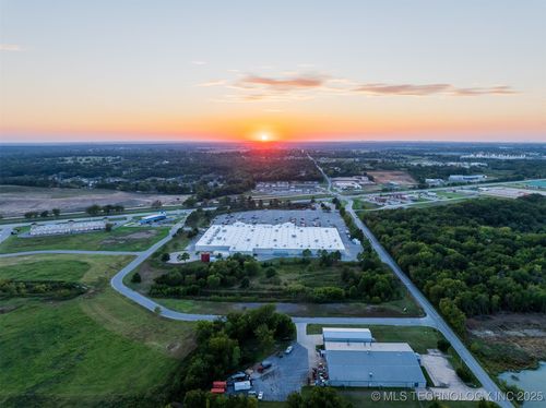 1 S 272nd East Ave, Coweta, OK, 74429 | Card Image