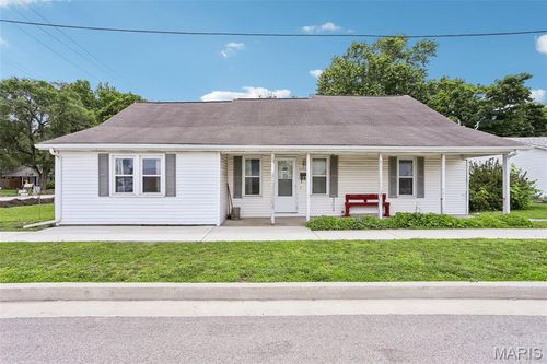 226 E Sargent St, Litchfield, IL, 62056-2224 | Card Image