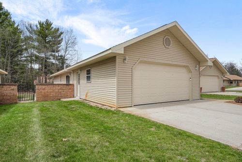 9811 Deer Track Ct, Interlochen, MI, 49643-8202 | Card Image