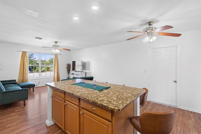 733 Se Academy Ln, House other with 2 bedrooms, 2 bathrooms and null parking in Port St. Lucie FL | Image 12