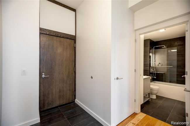 unit entry.jpeg | Image 6