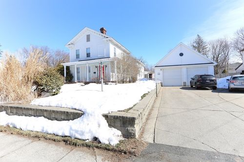 5 Maple St, South Hadley, MA, 01075-2721 | Card Image