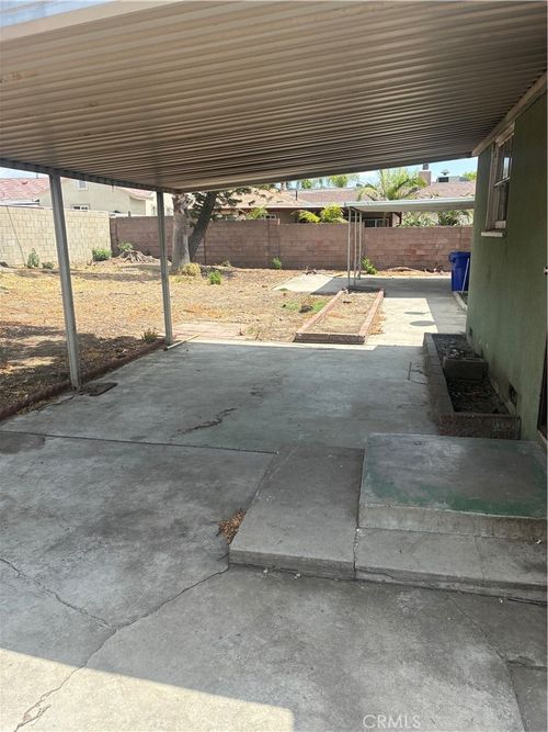 560 W Cornell Dr, Rialto, CA, 92376-4821 | Card Image