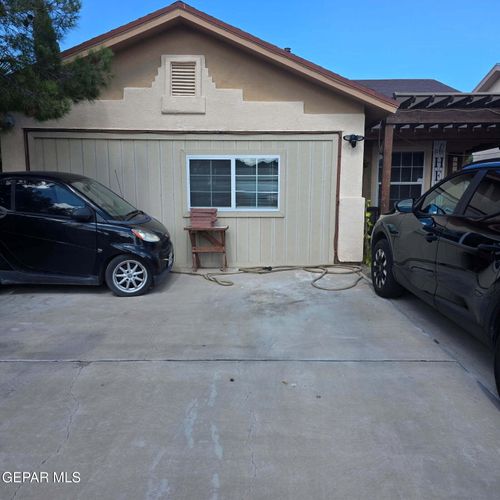 10477 Valle Del Mar Dr, El Paso, TX, 79927-3901 | Card Image