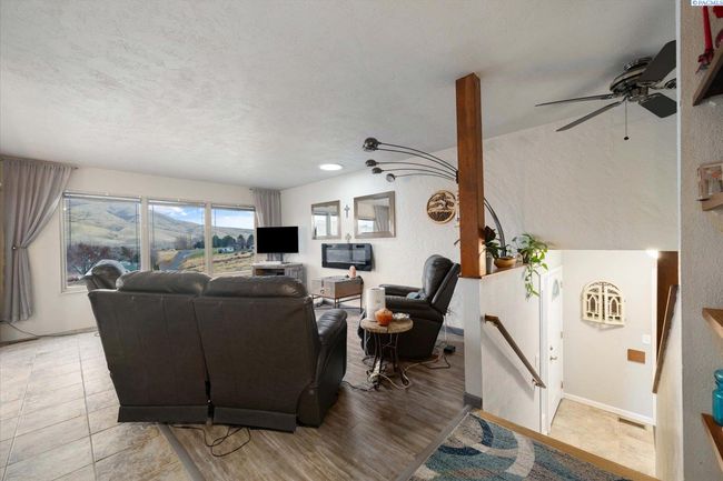 73805 N Demoss Rd, Home with 3 bedrooms, 3 bathrooms and null parking in Benton City WA | Image 25