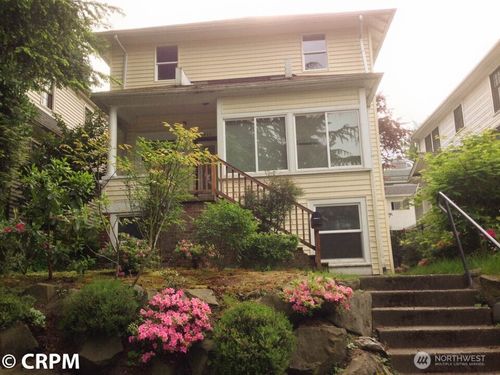 5211 19th Ave Ne, Seattle, WA, 98105-3308 | Card Image