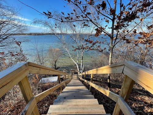 44 Peninsula Rd, Dellwood, MN, 55110-1504 | Card Image