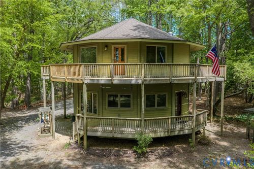 7 Sunsan Beach Rd, Deltaville, VA, 23043-2074 | Card Image