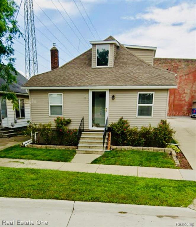 Harrison Ave, Trenton, MI 48183
