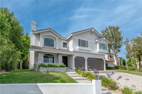 22557 Uhea Rd, Woodland Hills, CA, 91364-4041 | Card Image