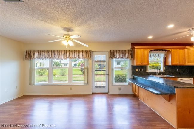 321 Grove Cir, Condo with 2 bedrooms, 2 bathrooms and null parking in AVON PARK FL | Image 11
