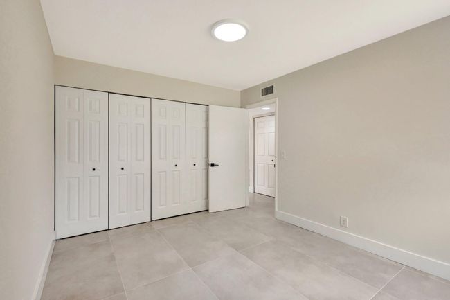 733 Nantucket Cir, Condo with 2 bedrooms, 2 bathrooms and null parking in Lake Worth FL | Image 21