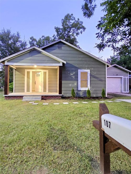 107 W Redbud St, Gilmer, TX, 75644-3453 | Card Image