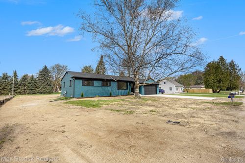 38501 Winkler St, Harrison Twp, MI, 48045-5371 | Card Image