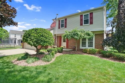 54286 Bradshaw Dr, New Baltimore, MI, 48047-1028 | Card Image