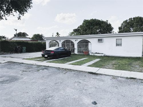 343 W 42nd St, Hialeah, FL, 33012-3914 | Card Image