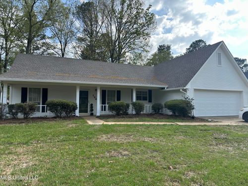 104 Live Oak Ln, Brandon, MS, 39047-6630 | Card Image